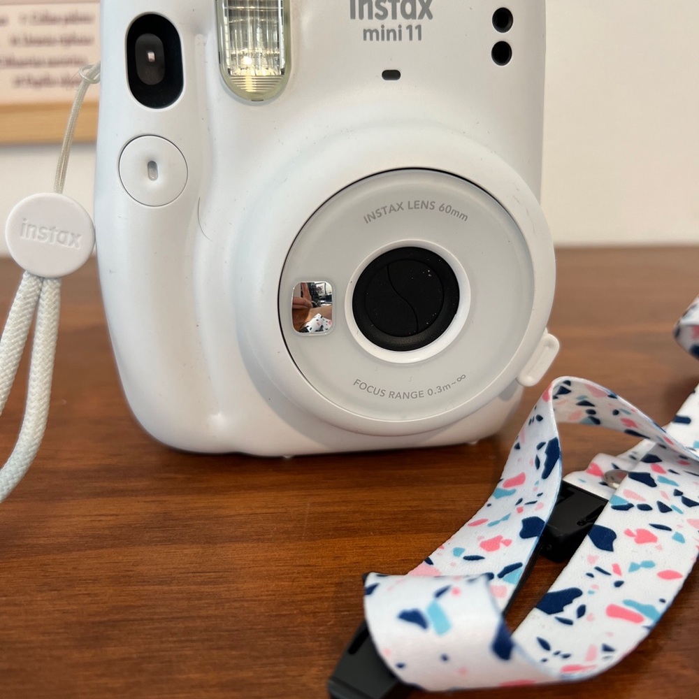 Fujifilm Instax mini 11 polaroid camera - Ice white